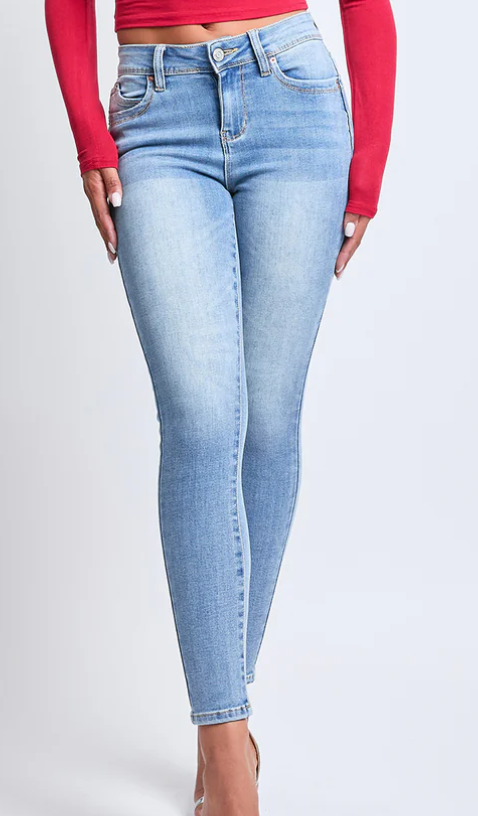 WannaBettaButt Mid Rise Skinny Jeans / Light