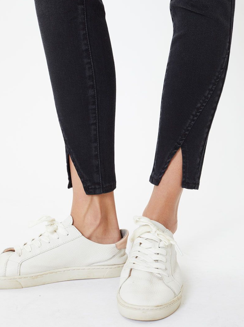 KanCan Mid Rise Black Detailed Jeans